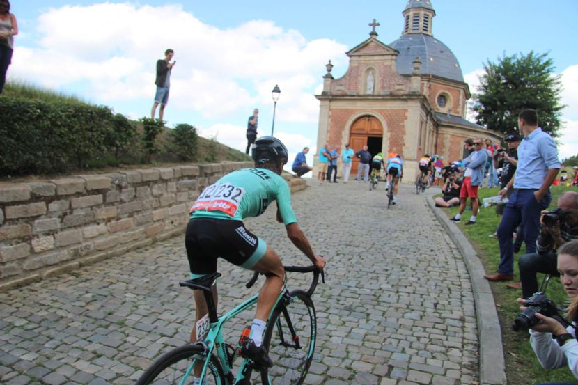 Image riding the cobbles