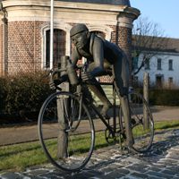 Statue of Briek Schotte