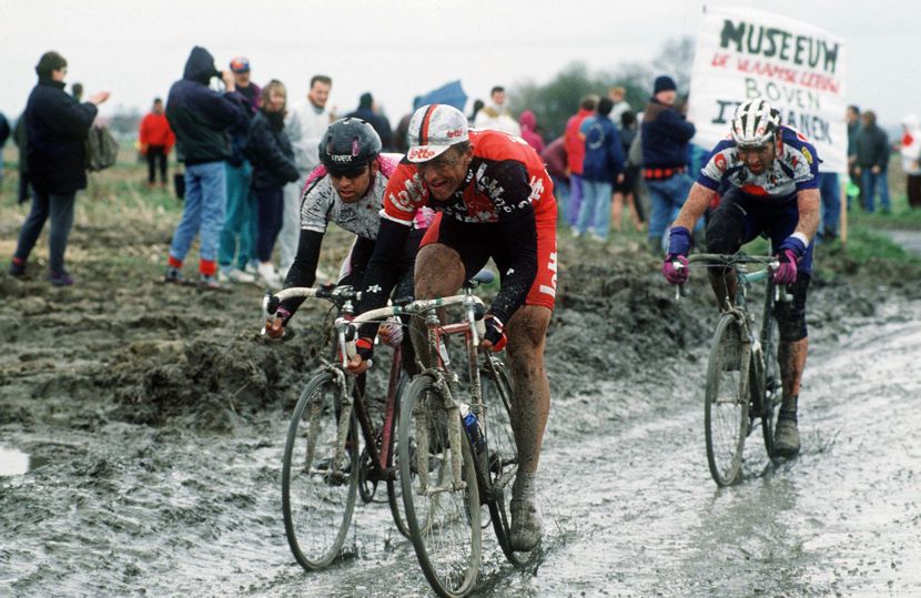 Image of cyclist on cobblestones