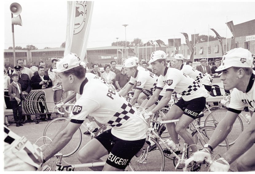 iMAGE OF pEUGEOT TEAM